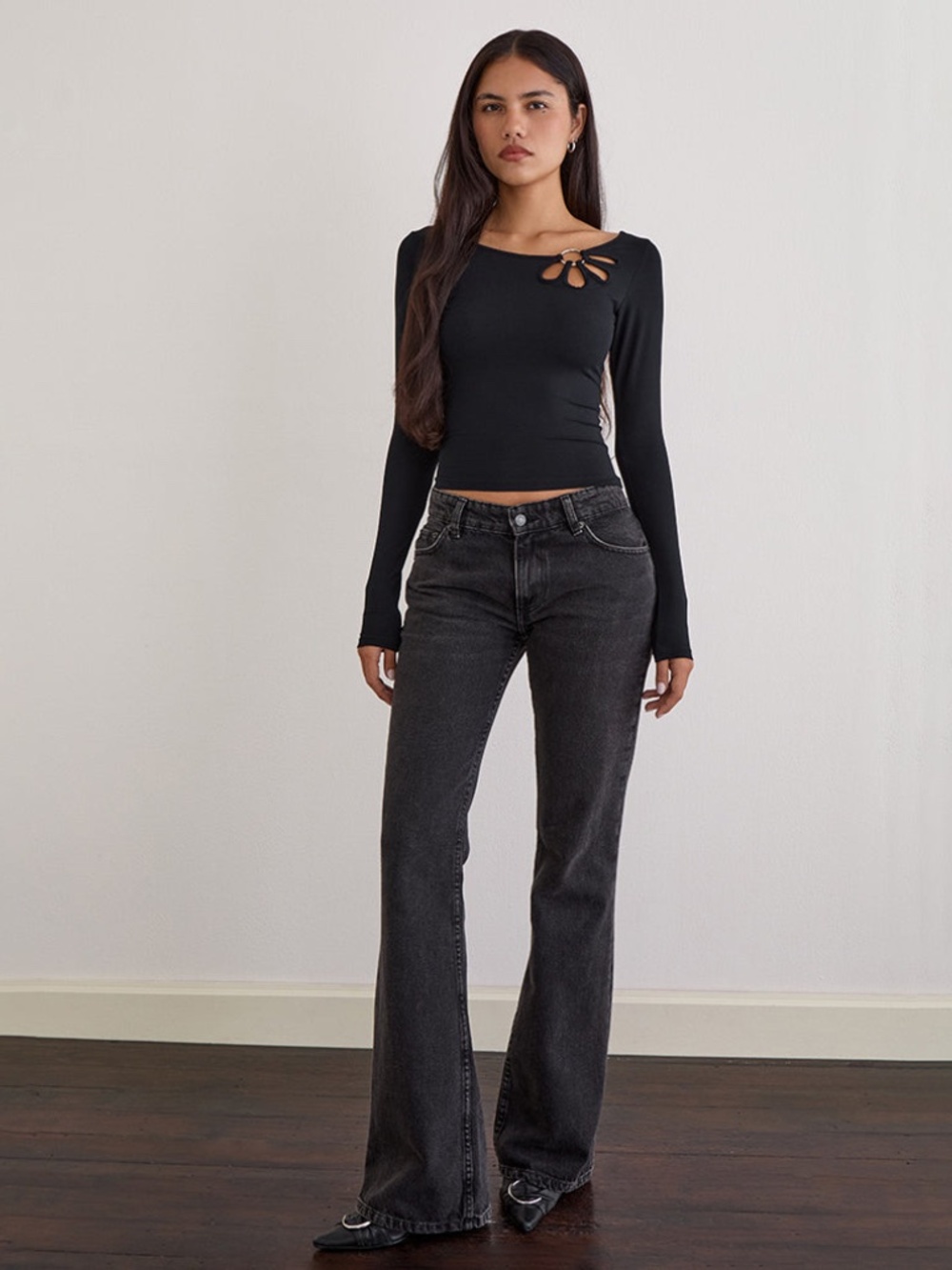 Motel Rocks Donela Long Sleeve Top with Flower Ring in Black Size L - Picture 2 of 3
